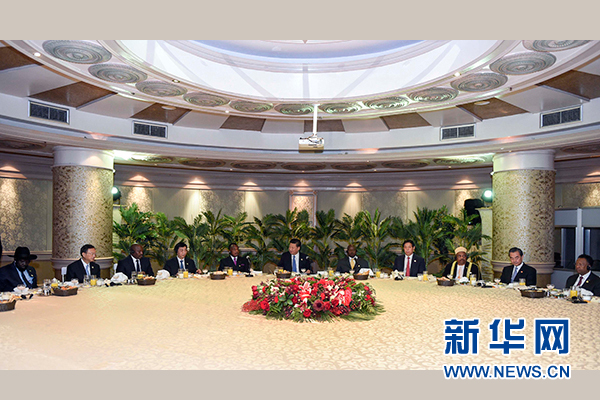12月4日，國家主席習近平在約翰內(nèi)斯堡集體會見13位非洲國家領(lǐng)導(dǎo)人。 新華社記者 謝環(huán)馳 攝