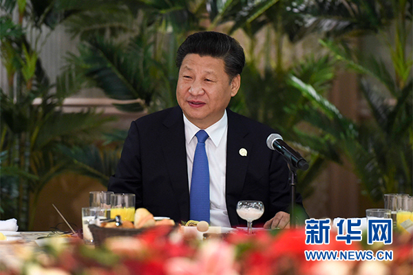 12月4日，國家主席習近平在約翰內(nèi)斯堡集體會見13位非洲國家領(lǐng)導(dǎo)人。 新華社記者 謝環(huán)馳 攝