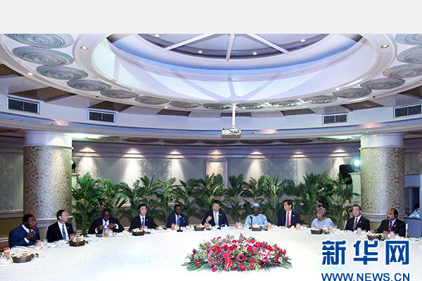 12月5日，國家主席習(xí)近平在約翰內(nèi)斯堡再次集體會見17位非洲國家領(lǐng)導(dǎo)人。 新華社記者 姚大偉 攝