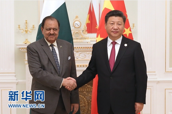 6月23日，國(guó)家主席習(xí)近平在塔什干會(huì)見(jiàn)巴基斯坦總統(tǒng)侯賽因。新華社記者馬占成攝