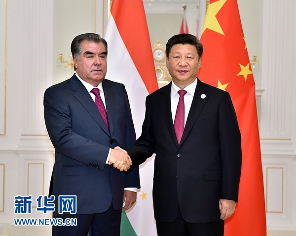 6月23日，國(guó)家主席習(xí)近平在塔什干會(huì)見(jiàn)塔吉克斯坦總統(tǒng)拉赫蒙。新華社記者李濤攝