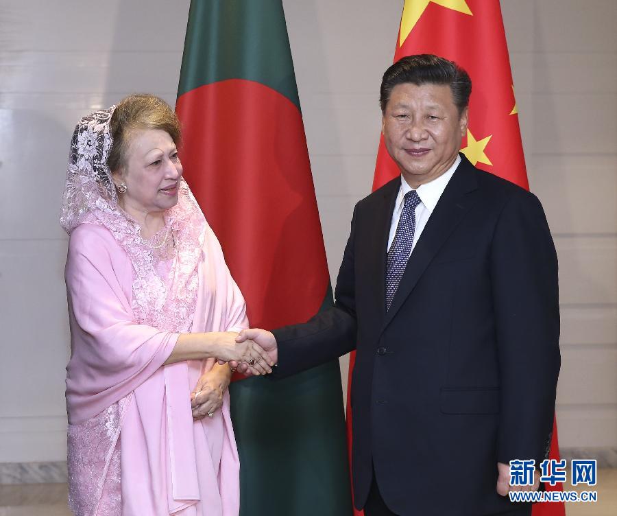 10月14日，國家主席習(xí)近平在達(dá)卡會見孟加拉國民族主義黨主席卡莉達(dá)·齊亞。  新華社記者龐興雷攝 