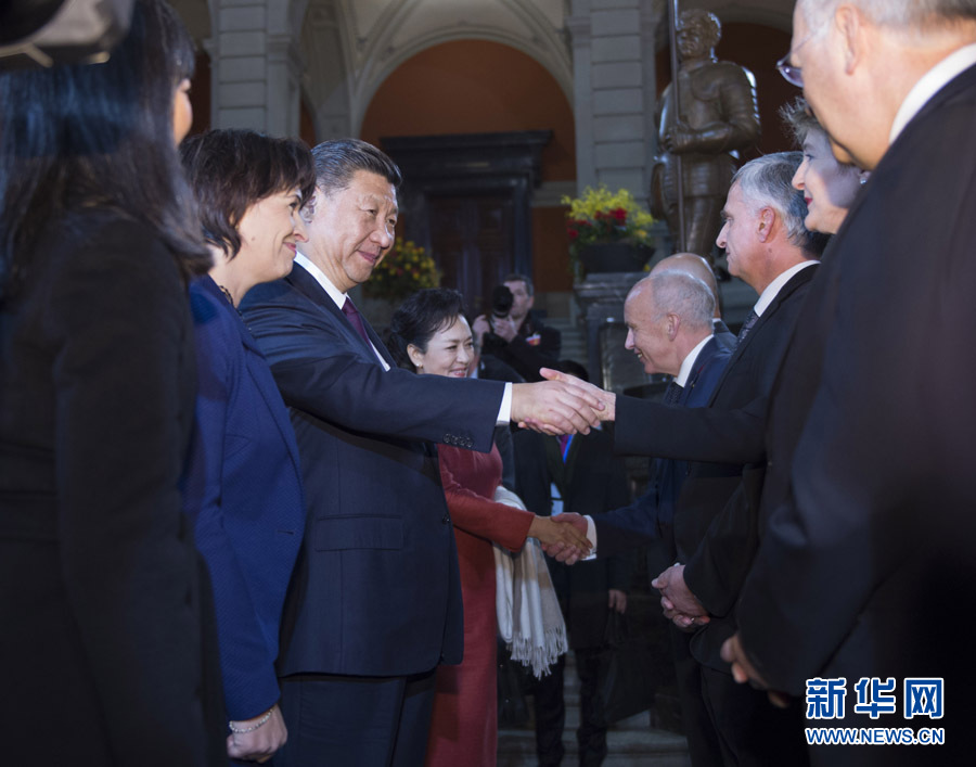 1月15日，國家主席習近平在伯爾尼出席瑞士聯(lián)邦委員會全體委員集體舉行的迎接儀式并致辭。 新華社記者 謝環(huán)馳 攝