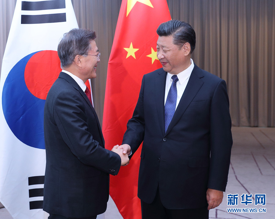 7月6日，國(guó)家主席習(xí)近平在柏林會(huì)見(jiàn)韓國(guó)總統(tǒng)文在寅。 新華社記者 王曄攝