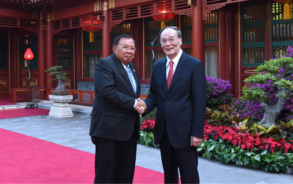 王岐山會見老撾人民革命黨中央總書記、國家主席本揚(yáng)