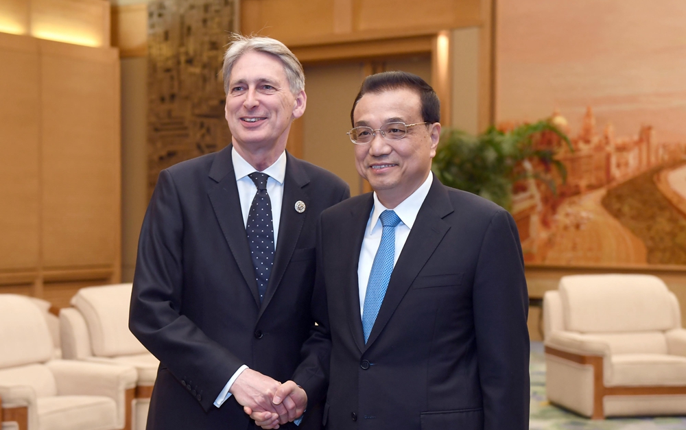 李克強(qiáng)會見英國首相特使、財政大臣哈蒙德