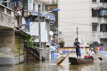 洪水來時(shí)，那暖心的民間救援